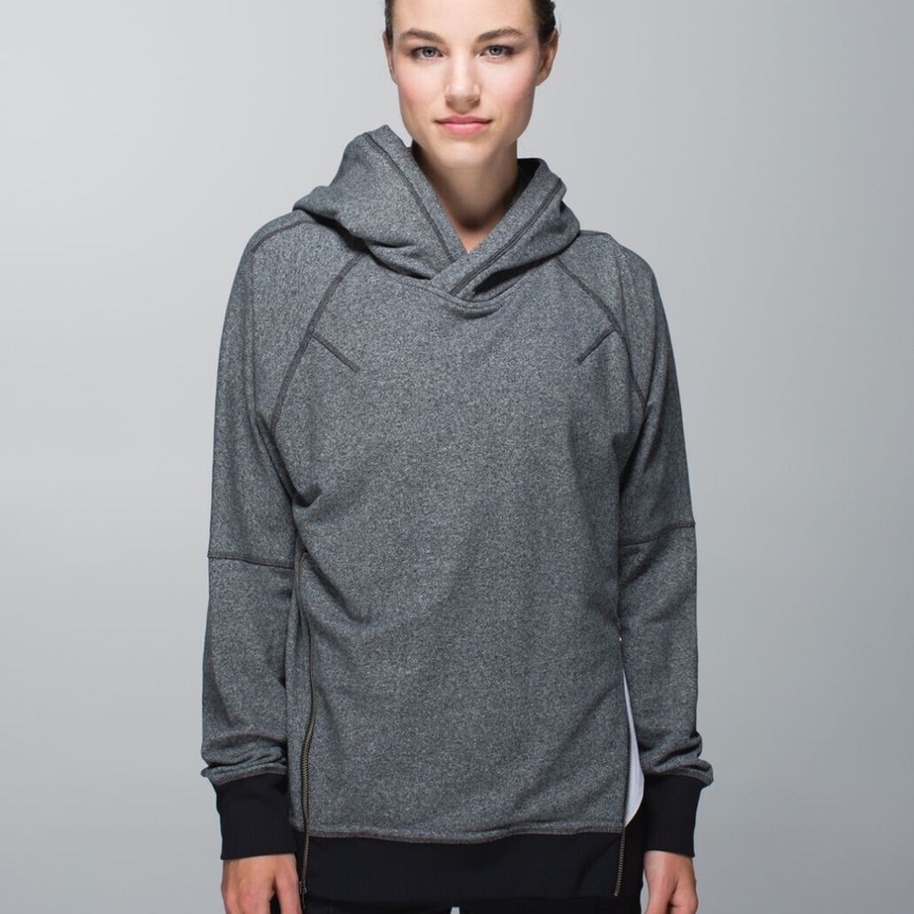 Lululemon Athletica Om & Roam Pullover heathered black/black size 6